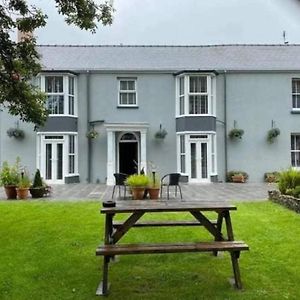 Oyo Lamphey Hall Hotel